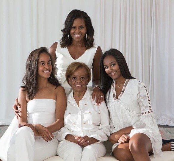 Bývalá první dáma USA Michelle Obamová s dcerami a matkou