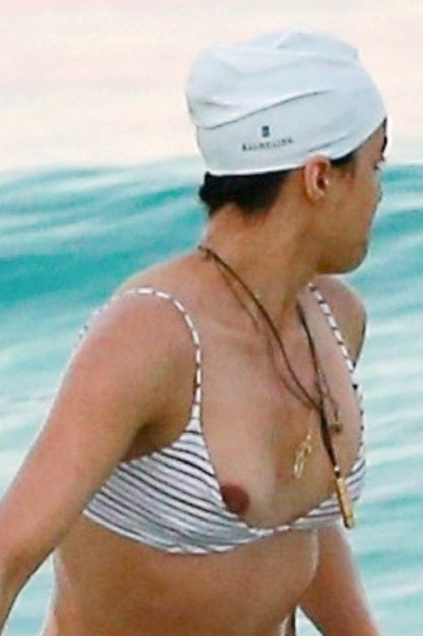 Také herečka Michelle Rodriguez podcenila sílu moře