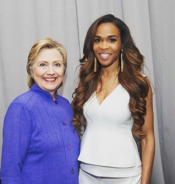 Zpěvačka Michelle Williams ze skupiny Destiny&#39;s Child s Hillary Clinton