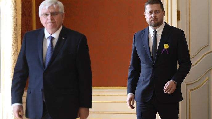 Guvernér ČNB Jiří Rusnok povede 22. června měnově-politické zasedání bankovní rady naposledy. Pak je vystřídá v čele ČNB dosavadní radní Aleš Michl.