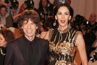 Mick Jagger v šoku: Jeho přítelkyně se oběsila na klice!