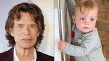 Nejmladší syn Micka Jaggera je jako andílek! Podobá se vůbec tátovi?