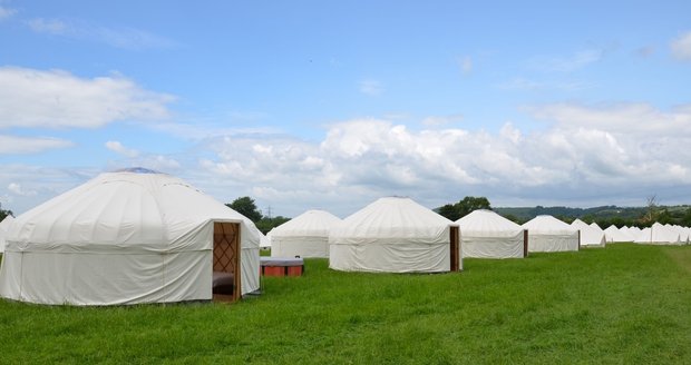 Luxusní stany, ve kterých se ubytuje Mick Jagger spolu se "Stouny" tento víkend na festivalu v Glastonbury.