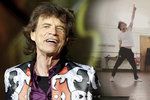 Mick Jagger (75) ze Stounů měsíc po operaci srdce zase řádí! Tancuje jako mladík. 