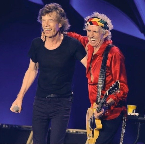 Mick Jagger a Keith Richards. 