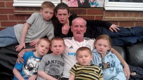 Mick Philpott (56) s dětmi, které zabil