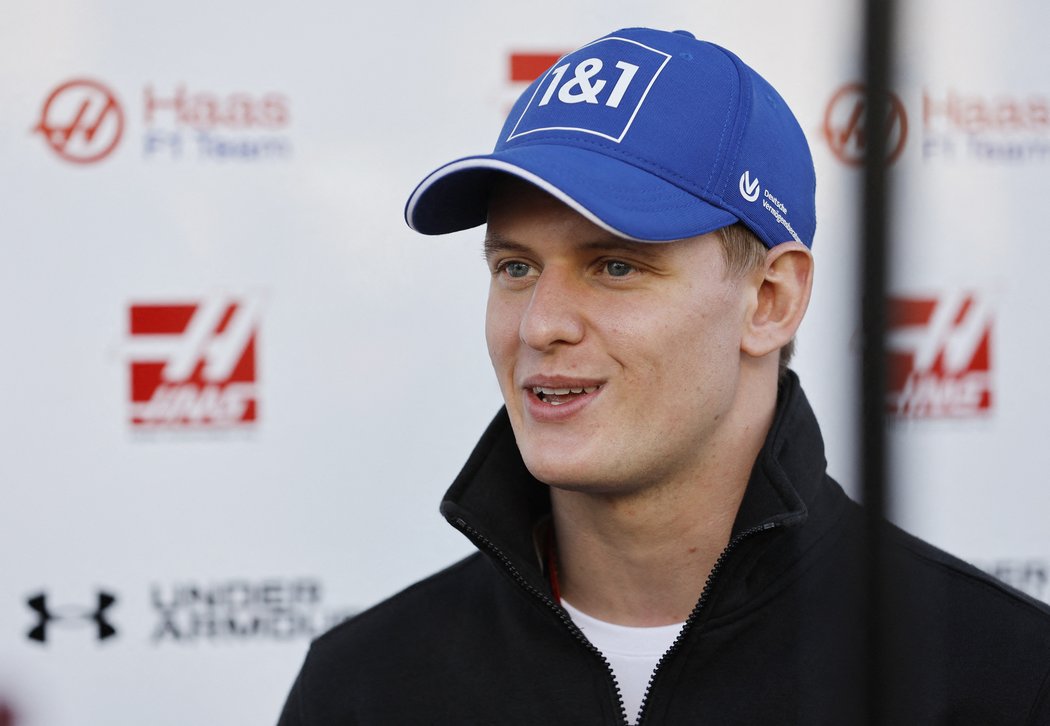 Mick Schumacher po děsivé nehodě do závodu nezasáhne