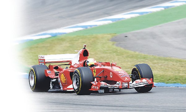 Rudá kráska Ferrari F2004 opět v akci.