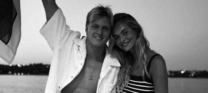 Mick Schumacher randí s dánskou modelkou Lailou Hasanovičovou