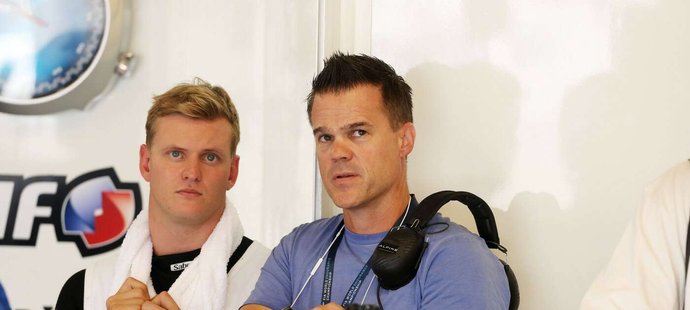 Závodník Mick Schumacher se musel rozloučit se svou psí parťačkou.