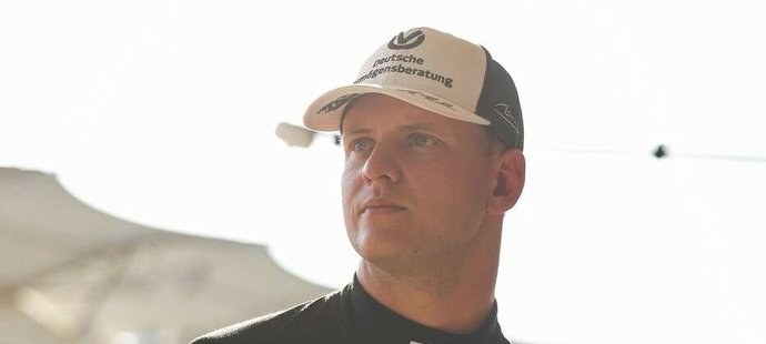 Závodník Mick Schumacher se musel rozloučit se svou psí parťačkou.