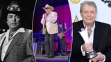 Další legenda country hudby ulétla do nebe! Zpěvák Mickey Gilley (†86) ještě před měsícem vystupoval