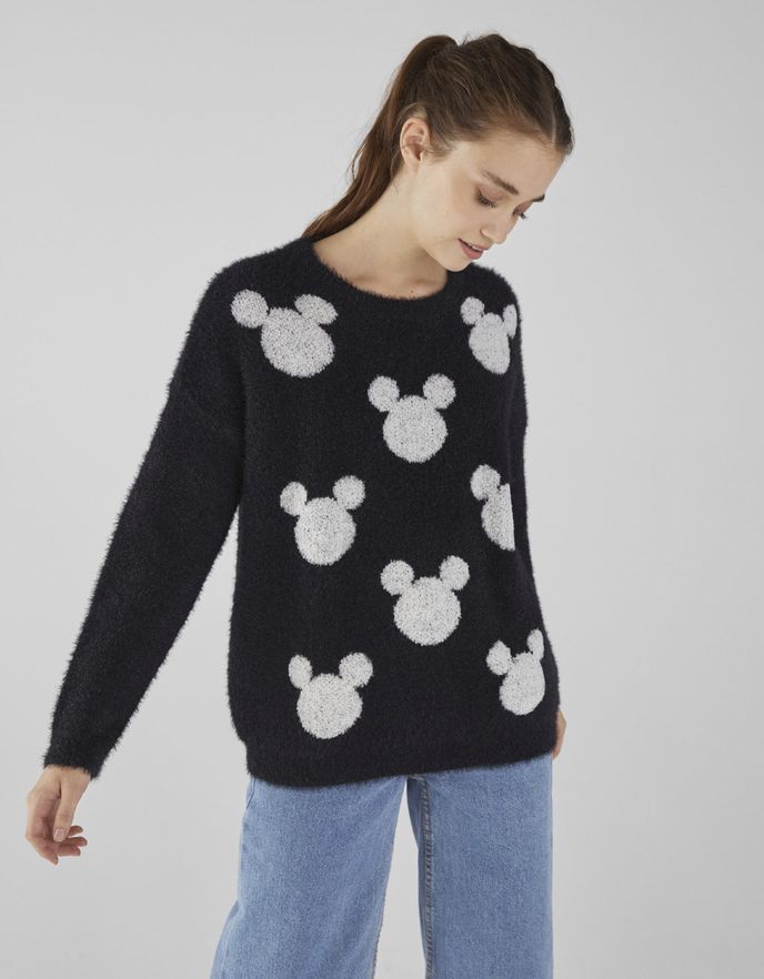 Chlupatý svetr Mickey, Bershka, 799 Kč