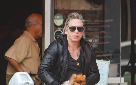 Mickey Rourke a jeho pomerian Chewie