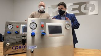 Do třebíčské firmy MICo vyrábějící plicní ventilátor CoroVent vstoupili Korejci