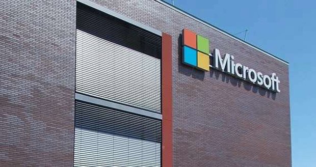 Microsoft, pochybné prodeje 