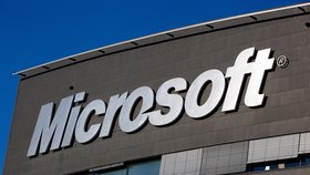 Microsoft se prohne. Musí zaplatit pokutu 14,3 miliardy korun.