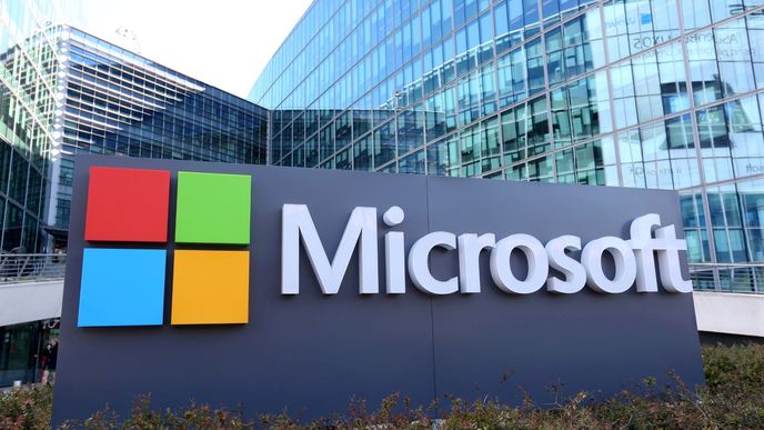 Akcie Microsoftu letos rekordně posilují.
