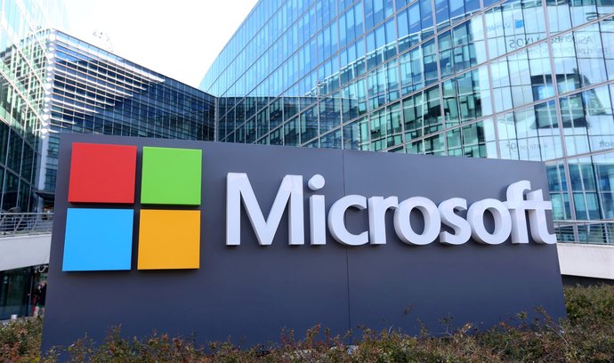 Microsoft zvýšil tržby i zisk o pětinu díky poptávce po cloudových službách 