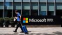 Americký Microsoft se chystá propouštět a nabírat nové zaměstnance zároveň.