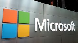 Microsoftu se nedaří dlouhodobý cíl, Windows 10 zákazníky neláká
