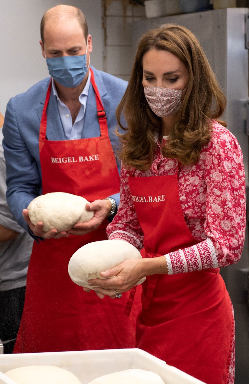 Kate Middleton a princ William navštívili pekárnu na Brick Lane a vyzkoušeli si práci pekaře