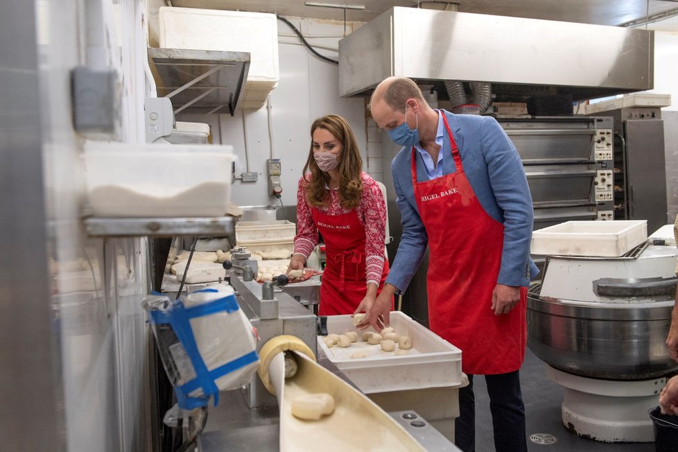 Kate Middleton a princ William navštívili pekárnu na Brick Lane a vyzkoušeli si práci pekaře