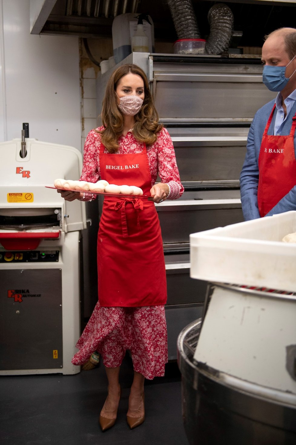 Kate Middleton a princ William navštívili pekárnu na Brick Lane a vyzkoušeli si práci pekaře