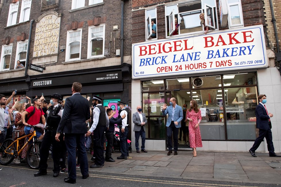 Kate Middleton a princ William navštívili pekárnu na Brick Lane a vyzkoušeli si práci pekaře