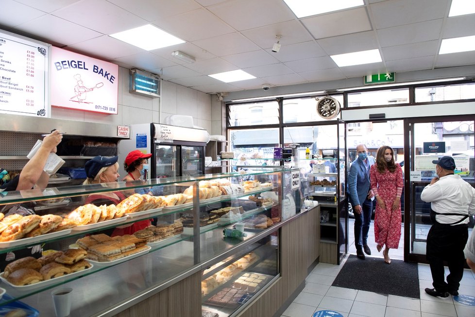 Kate Middleton a princ William navštívili pekárnu na Brick Lane a vyzkoušeli si práci pekaře