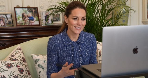 Kate Middleton během videokonference s učiteli