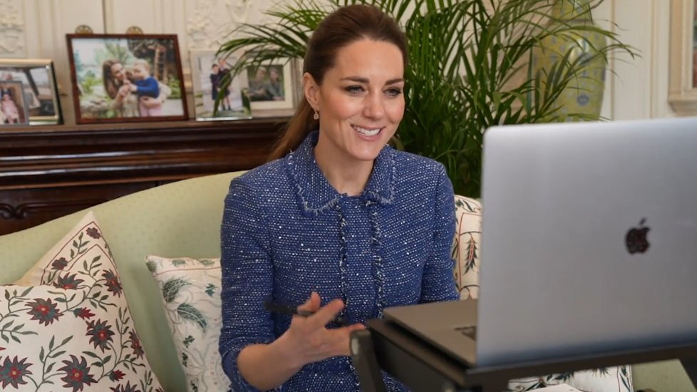 Kate Middleton během videokonference s učiteli