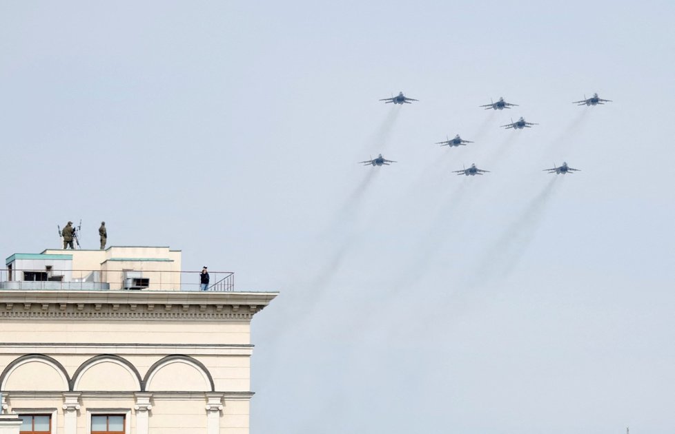 Formace stíhaček MiG-29SMT ve tvaru Z.