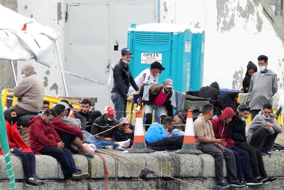 Koronavirus na lodi v Itálii: Migranti byli drženi v karanténě na lodi