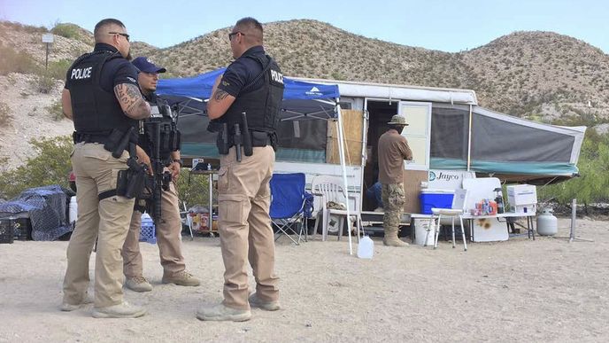 Policejní stráž na hranicích USA a Mexika v El Pasu.