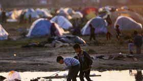 Uprchlíci v jednom z táborů v Řecku. Těch se nová dohoda s Tureckem nedotkne.