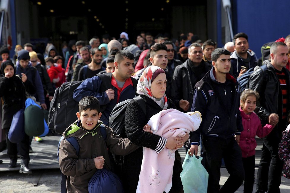 Uprchlíci přijíždějí na ostrov Lesbos