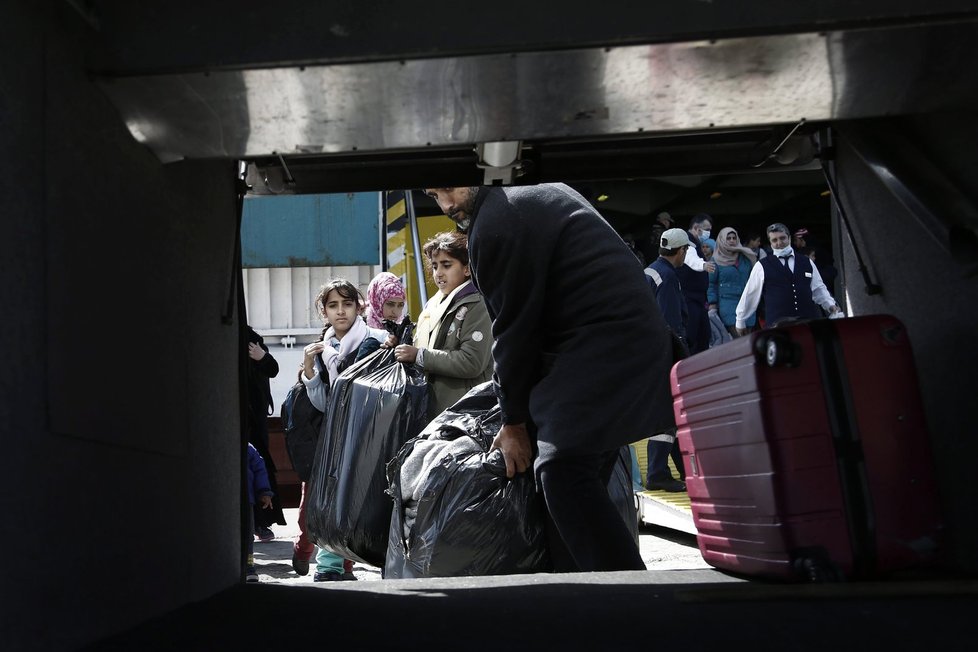 Uprchlíci přijíždějí na ostrov Lesbos.