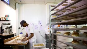 Migrantský pekař ve Francii