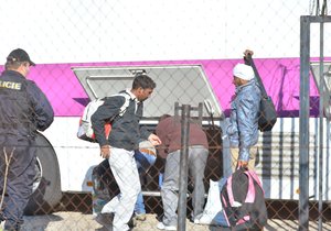 Uprchlíci v detenčním zařízení v Drahonicích na Lounsku