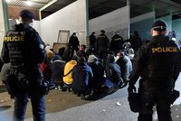 Migrantů proudí přes ČR víc, policie má napilno. Hamáček: Souvisí to s příchodem zimy