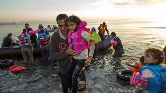 Na ostrově Kos nalodí uprchlíky nouzový trajekt