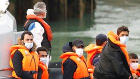 EU znovu tlačí členské státy k přijímání migrantů. Hamáček odmítl povinné přerozdělení