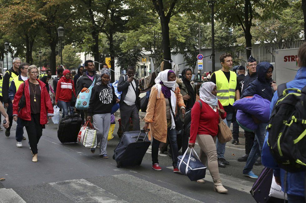 Nedostatek pracovních sil? Problém můžou vyřešit vzdělaní migranti.