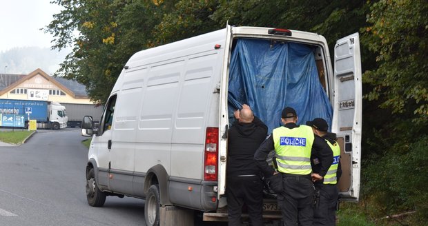 Policie posílila kontroly u hranic se Slovenskem: Namátkově prohledává auta