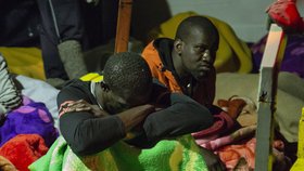 Migranti z lodi Alan Kurdi, kteří připluli do Itálie