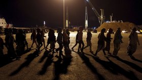 Za několik posledních dní záchranáři ve Středomoří vyzvedli přes 6 000 migrantů, kteří se z Libye plavili do Itálie.