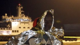 Za několik posledních dní záchranáři ve Středomoří vyzvedli přes 6 000 migrantů, kteří se z Libye plavili do Itálie.