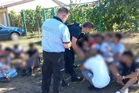 Pár hodin před zahájením kontrol na hranicích: Policie zadržela na jihu Moravy dalších 265 migrantů