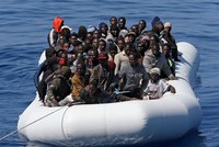 Z moře zachránili za jediný den 4200 uprchlíků: Kam v Evropě půjdou dál?